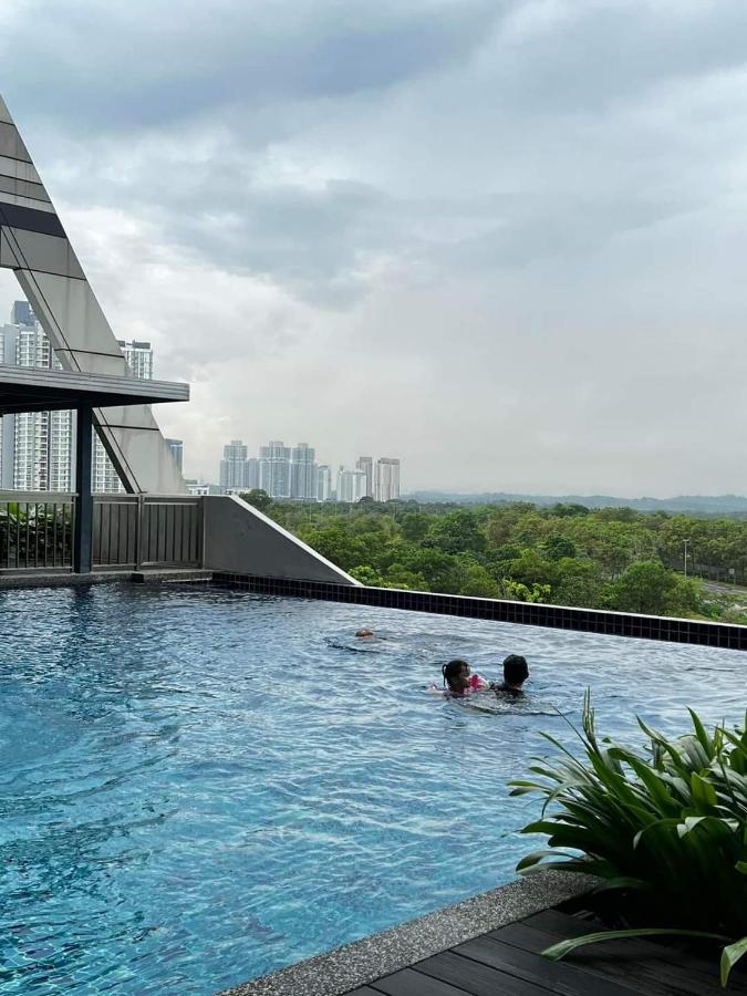 D Bunga 1 Moslim Homestay Pool View Legoland Nusajaya Nusajaya  Exterior foto